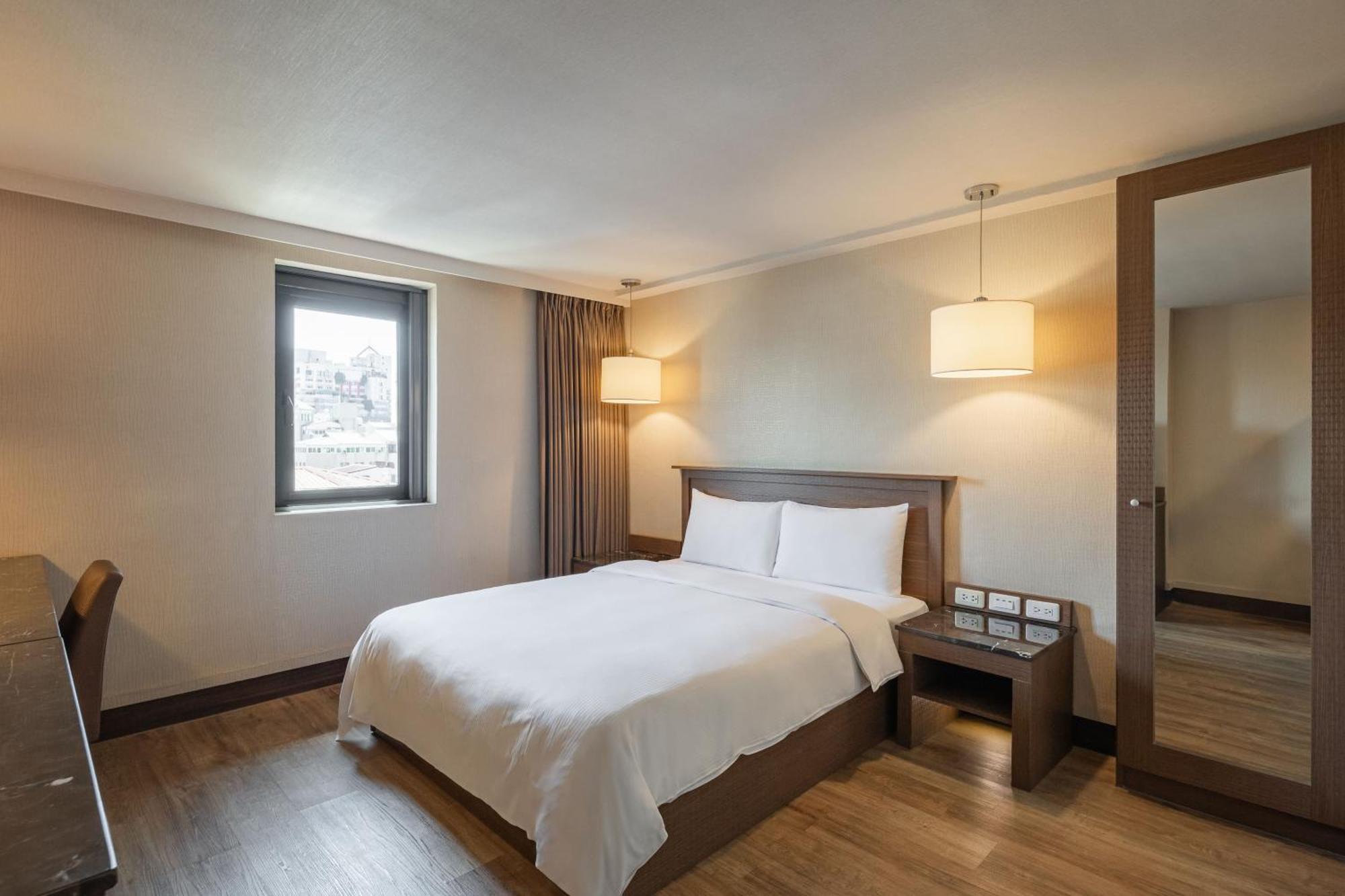 Kindness Hotel - Yuanlin Room photo